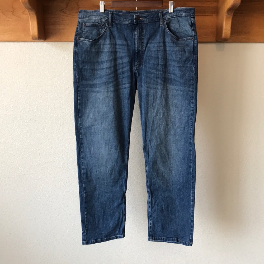 Men’s Wrangler Blue Denim Relaxed Fit Jeans